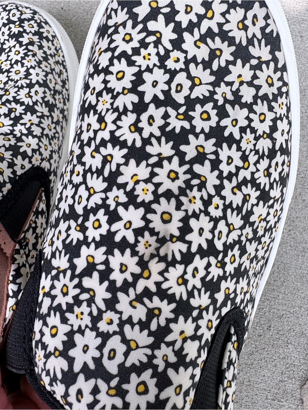 Maurices SuperCush Kate Black & White Daisy Slip-On Sneakers Size 9 - Picture 6 of 9